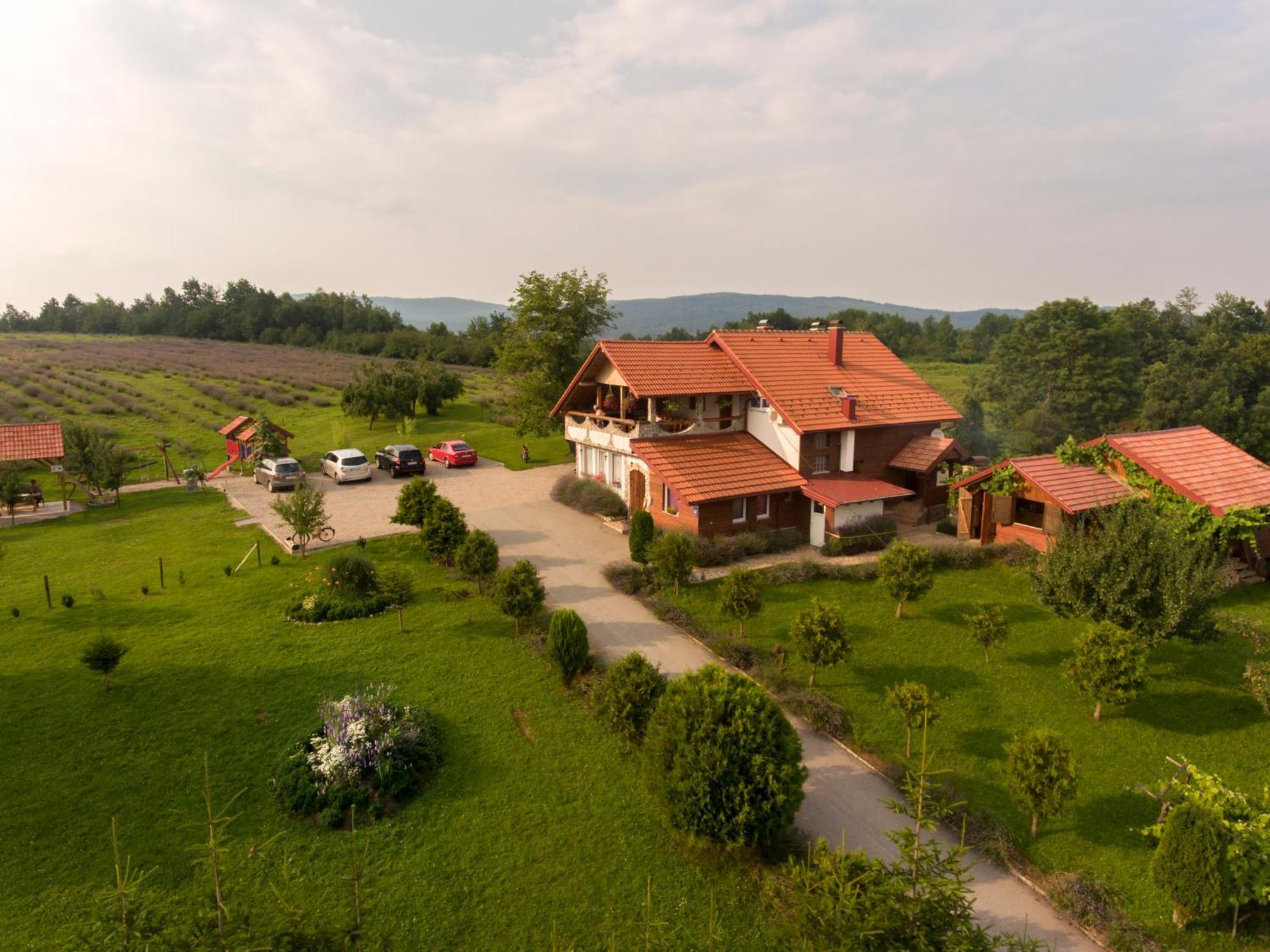 Lavanda Farm Apartmani Rakovica Eksteriør bilde