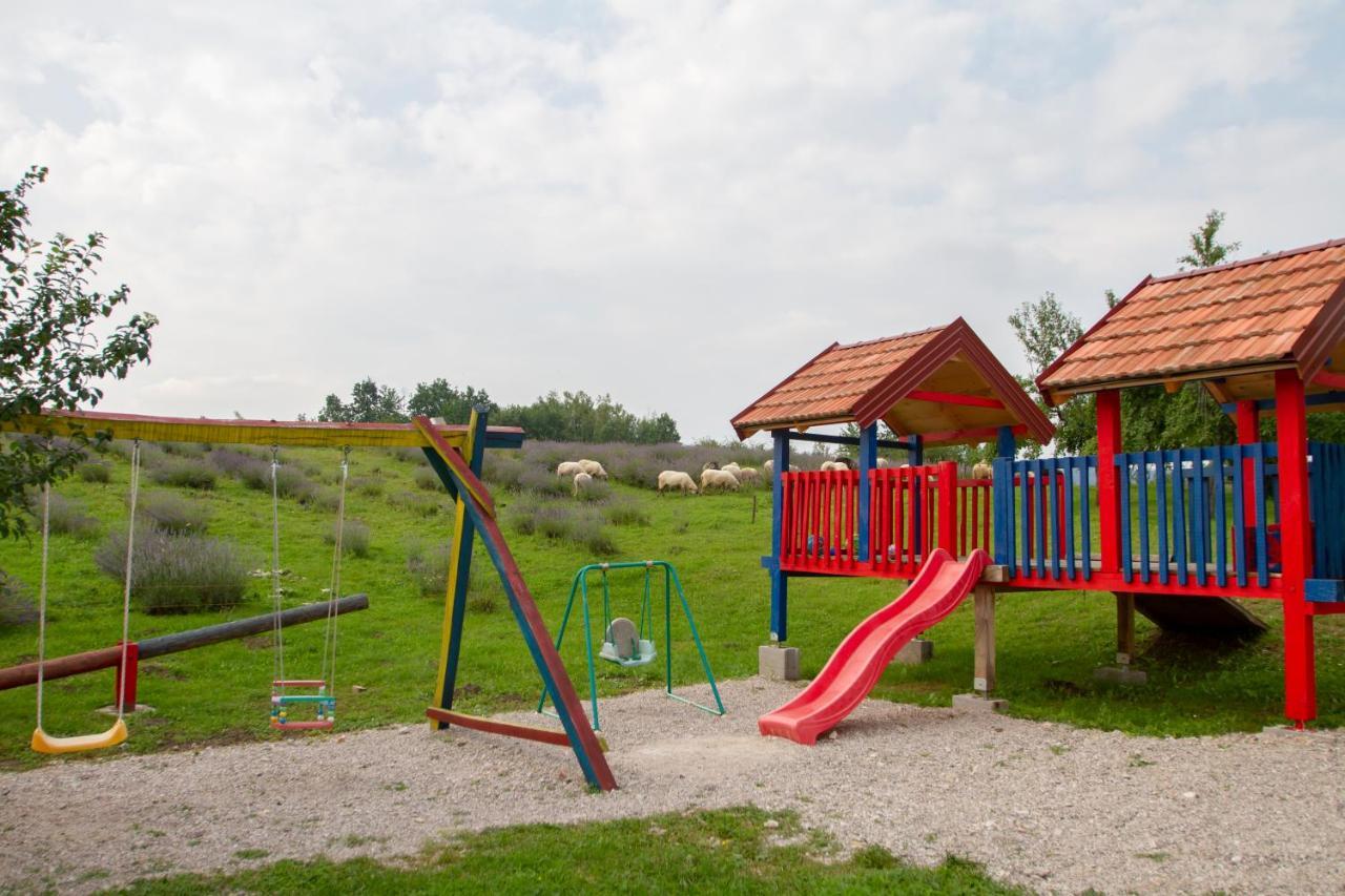 Lavanda Farm Apartmani Rakovica Eksteriør bilde